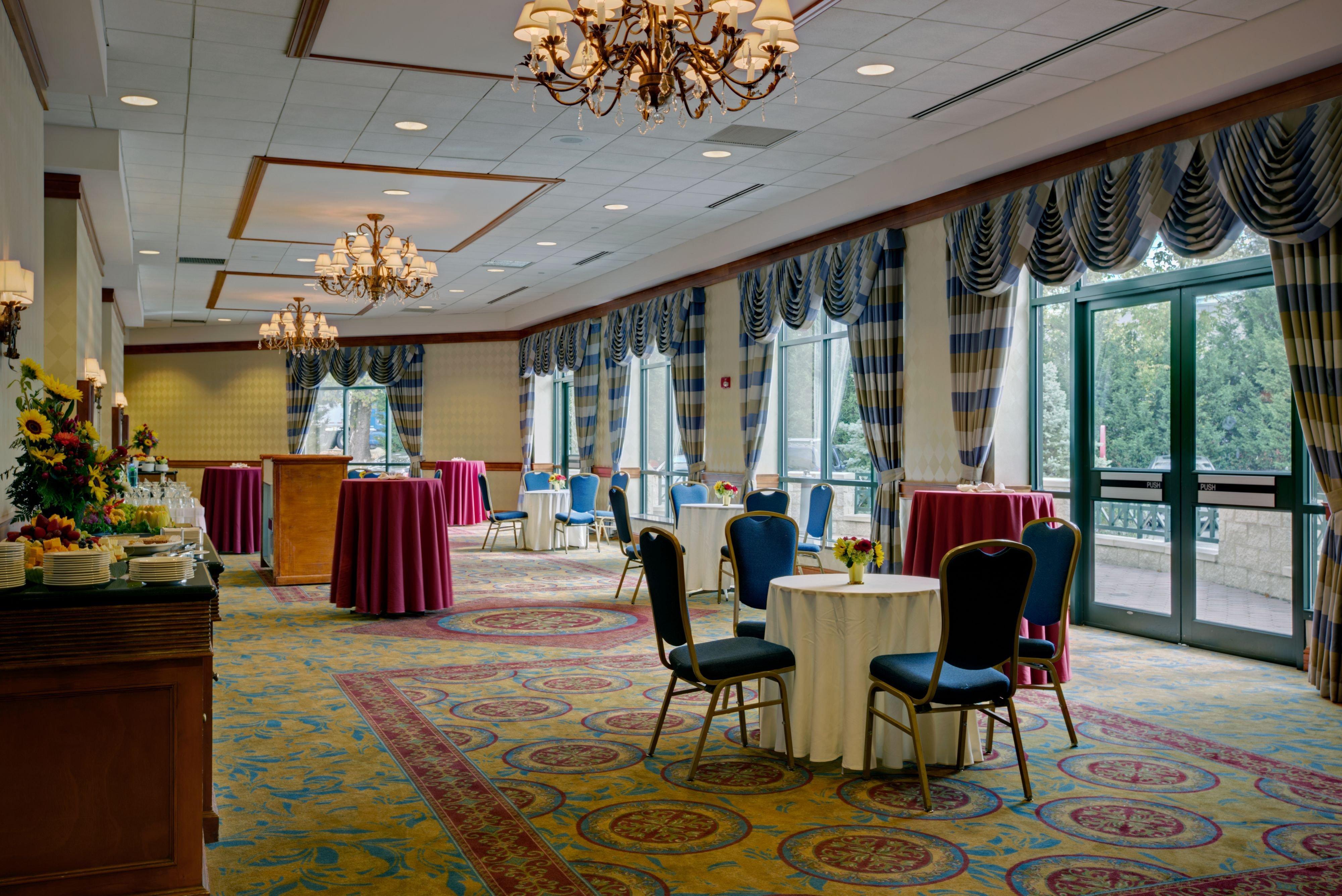 Отель Crowne Plaza Philadelphia Кинг-оф-Праша Экстерьер фото