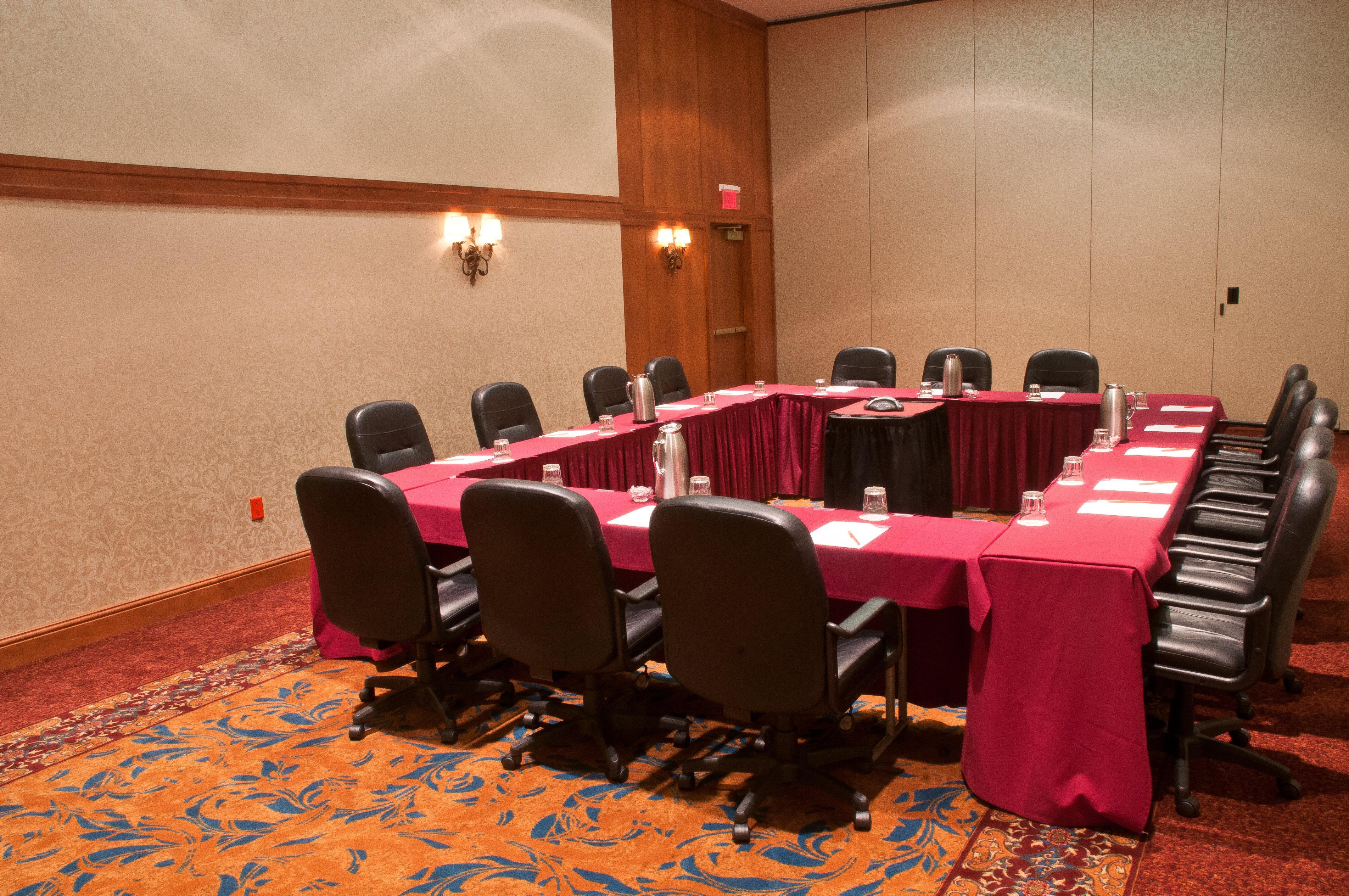 Отель Crowne Plaza Philadelphia Кинг-оф-Праша Экстерьер фото